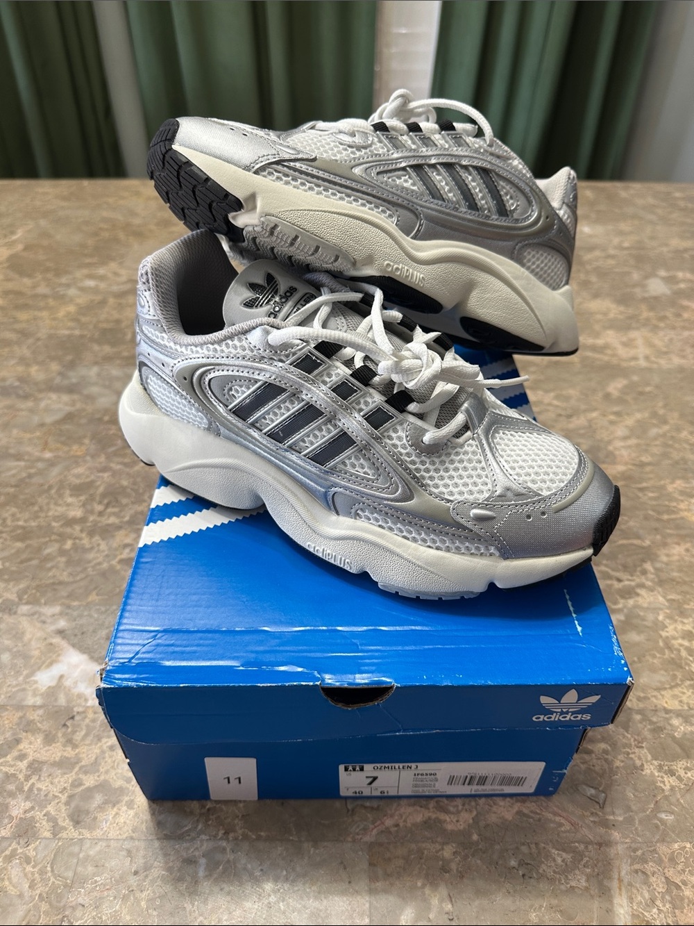 🩶Brand NWT Adidas Ozmillen🩶